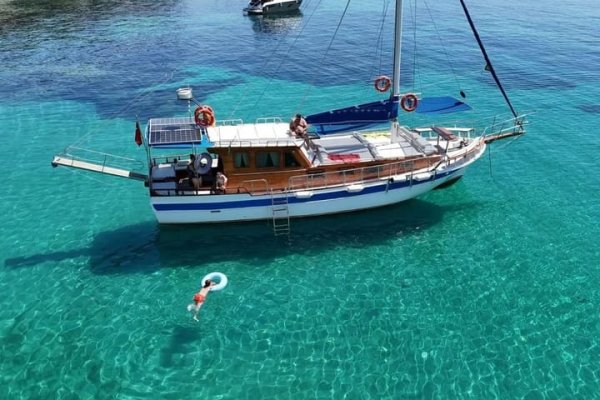 14 m Gulet · 2 Kabin · Kuşadası