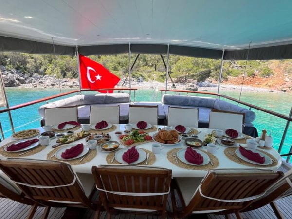 22 m Gulet · 5 Kabin · Datça