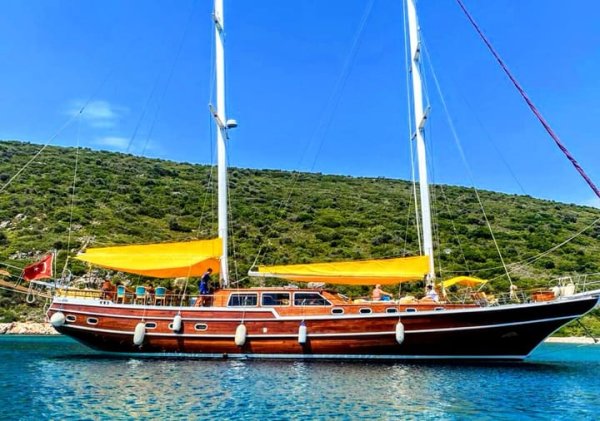 30 m Gulet · 4 Kabin · Çeşme