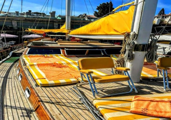 30 m Gulet · 4 Kabin · Çeşme