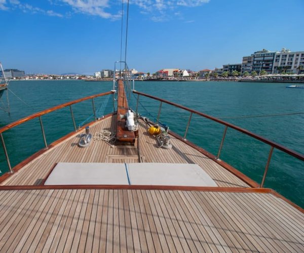 24 m Gulet · 6 Kabin · Çeşme