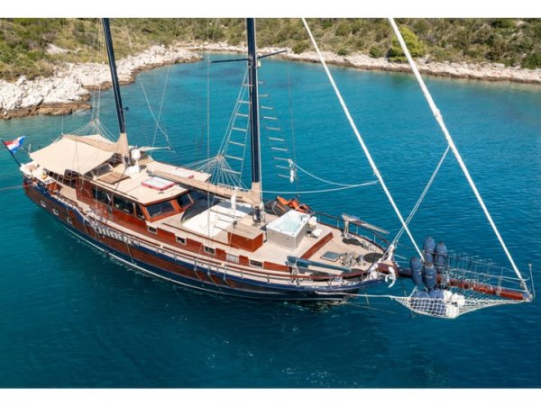 28 m Gulet · 4 Kabin · Split