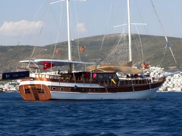 28 m Gulet · 9 Kabin · Zakynthos