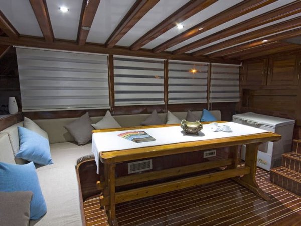 28 m Gulet · 9 Kabin · Zakynthos