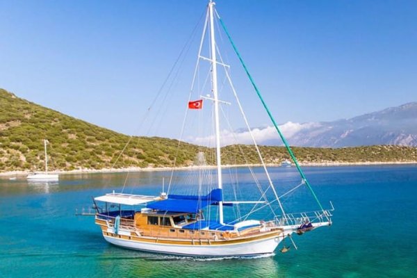 19 m Gulet · 4 Kabin · Kaş