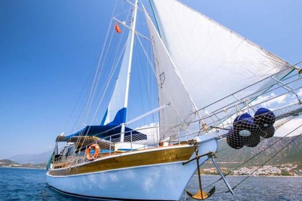 19 m Gulet · 4 Kabin · Kaş