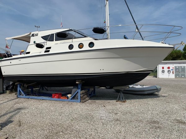 Azimut AZ 32 · 1982 · İtalya